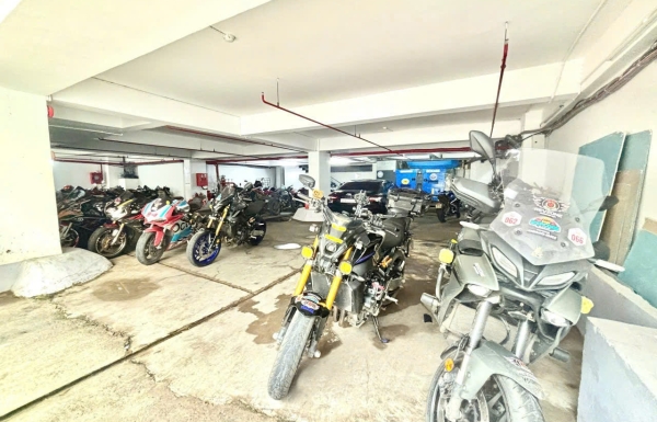 Bãi đậu xe rộng rãi